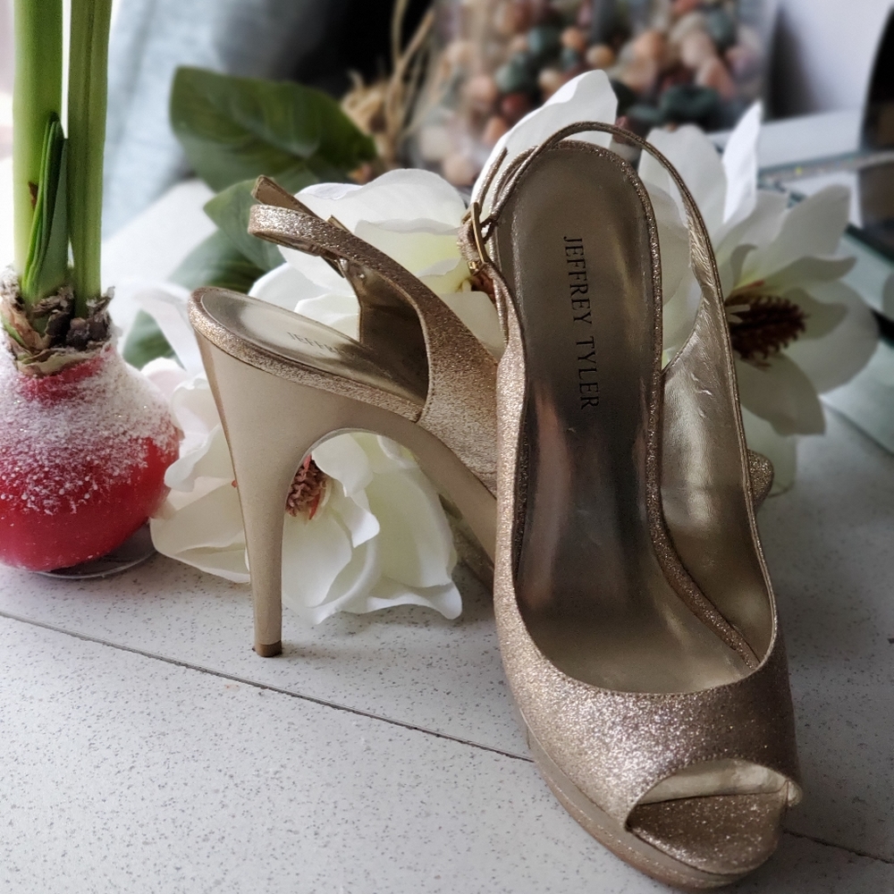 Shoes - Picture 2 of 3